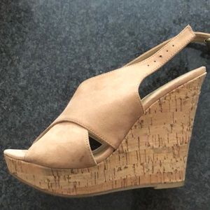 Chinese laundry tan wedges! NWOT size 9